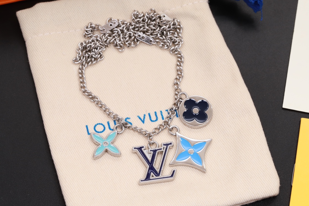 LV INSTINCT ENAMELLED necklace