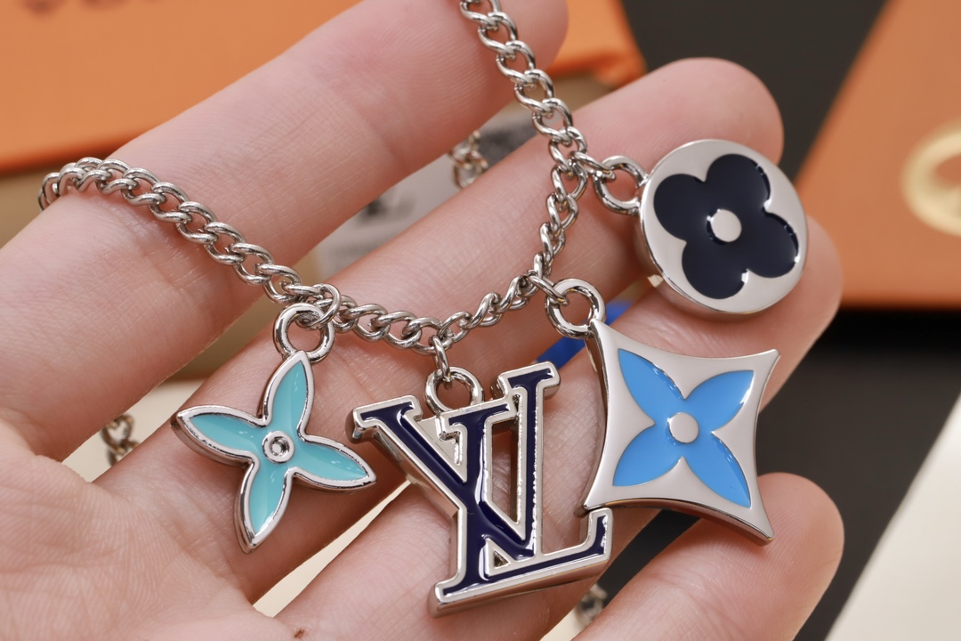 LV INSTINCT ENAMELLED necklace