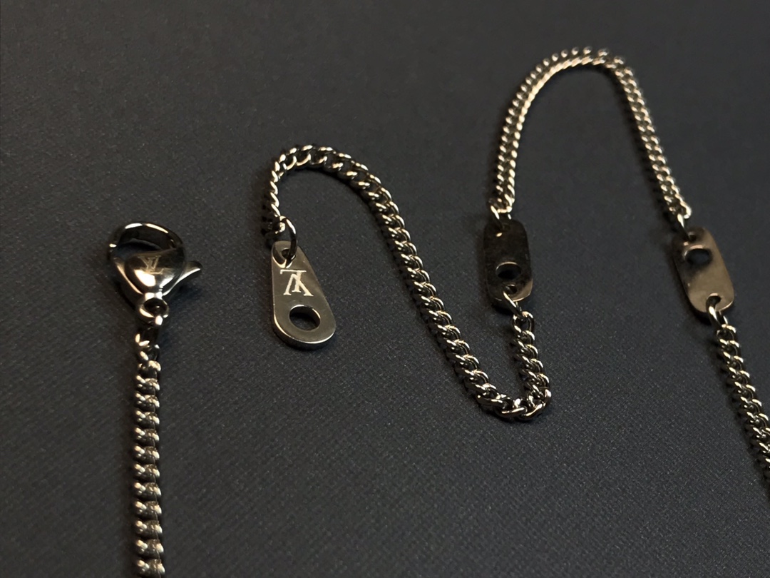 lv l0vis Vvtt0n necklace 002