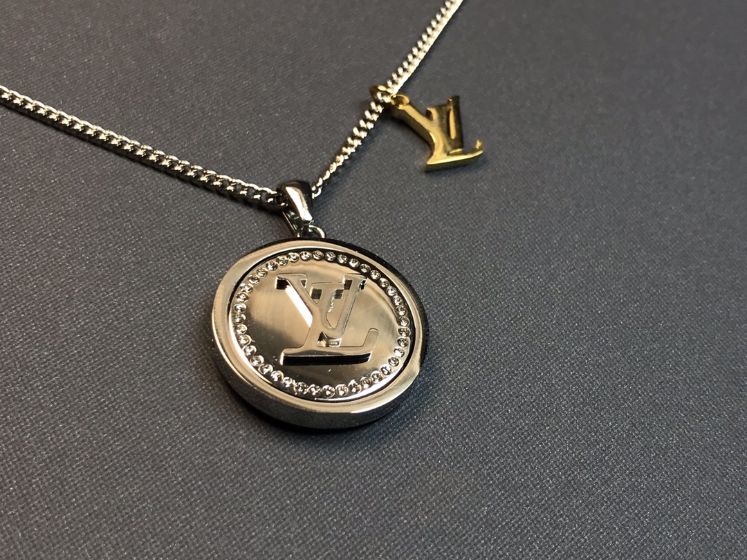 lv l0vis Vvtt0n necklace 002
