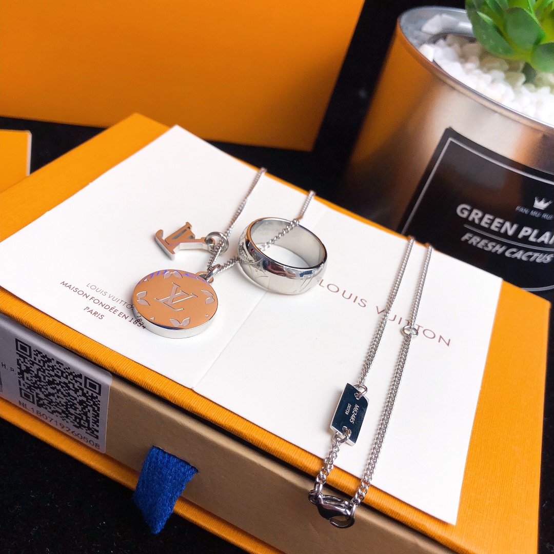 LV 3 set necklace 001