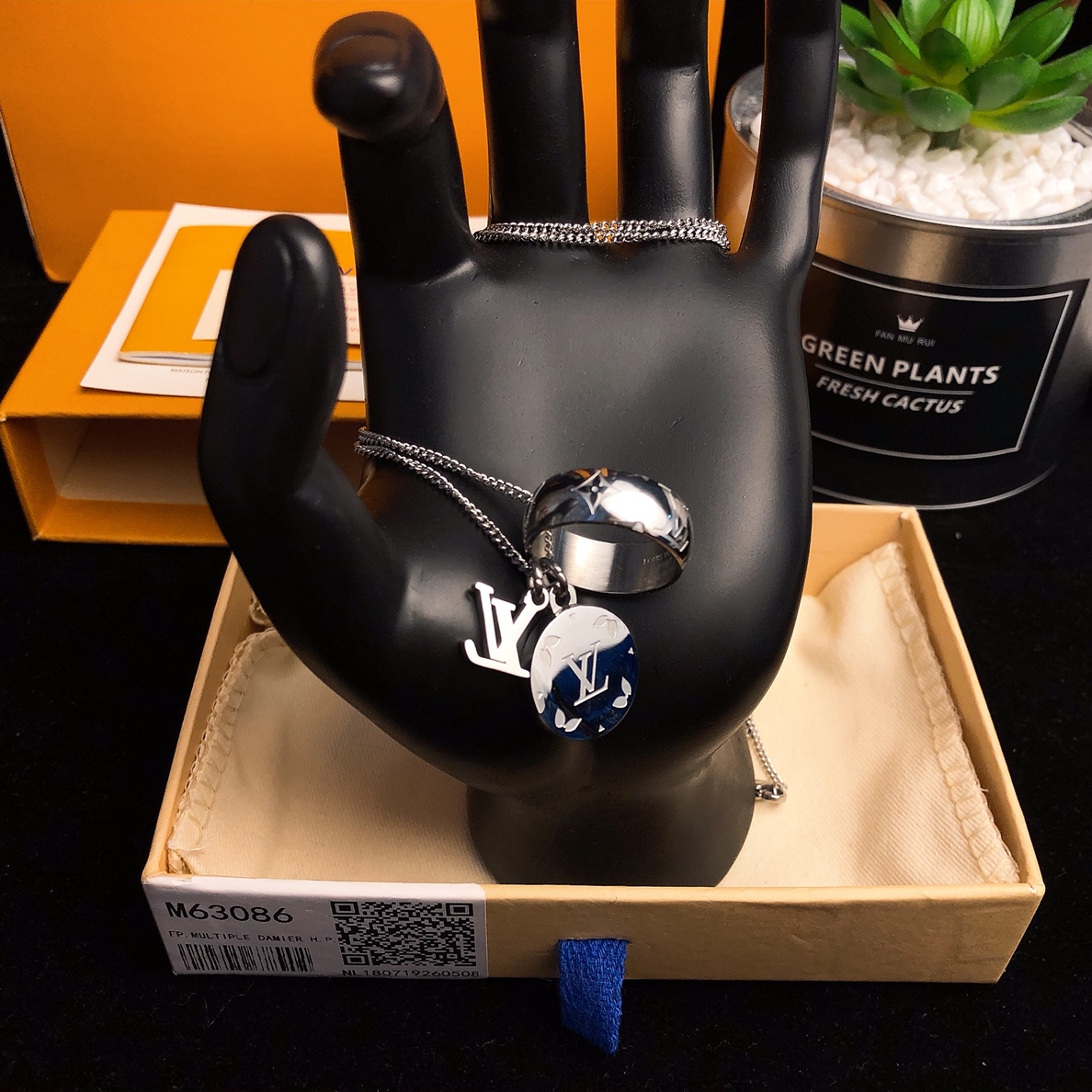 LV 3 set necklace 001