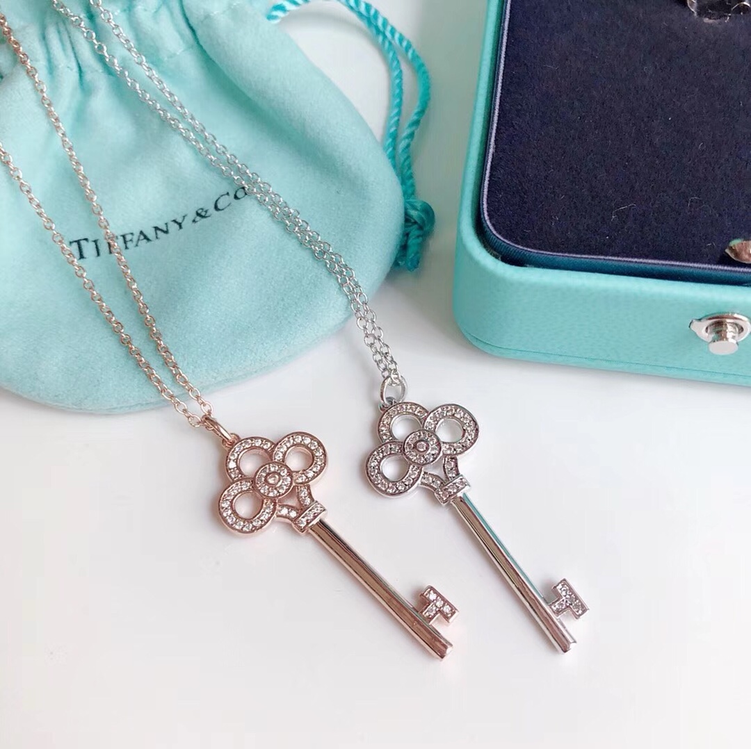 T*f*ny   keys necklace