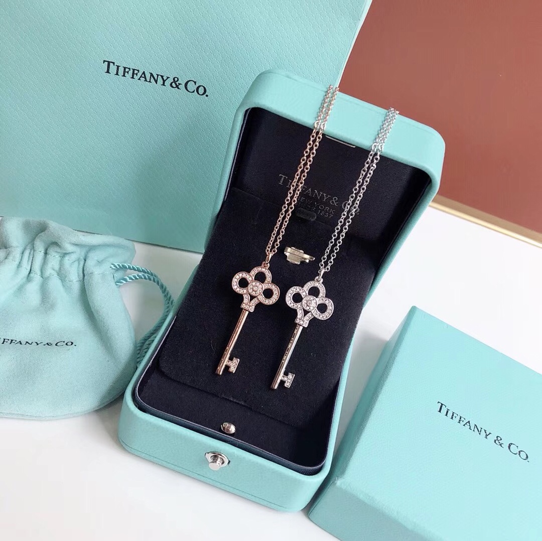 T*f*ny   keys necklace