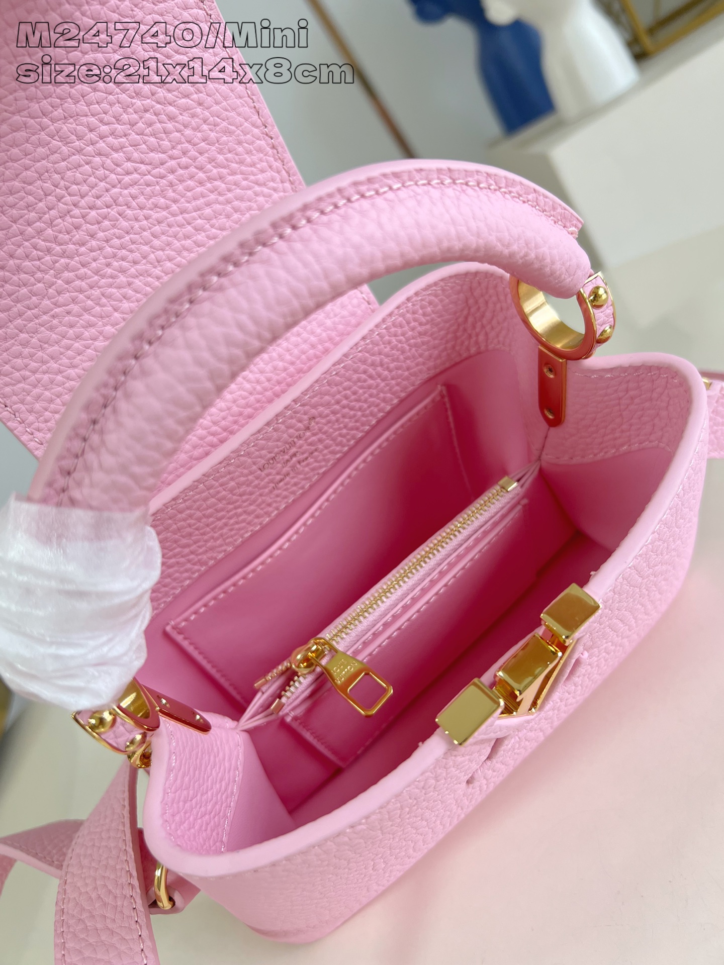 lv Capucines mini M24740 13.6 x 8 x 21