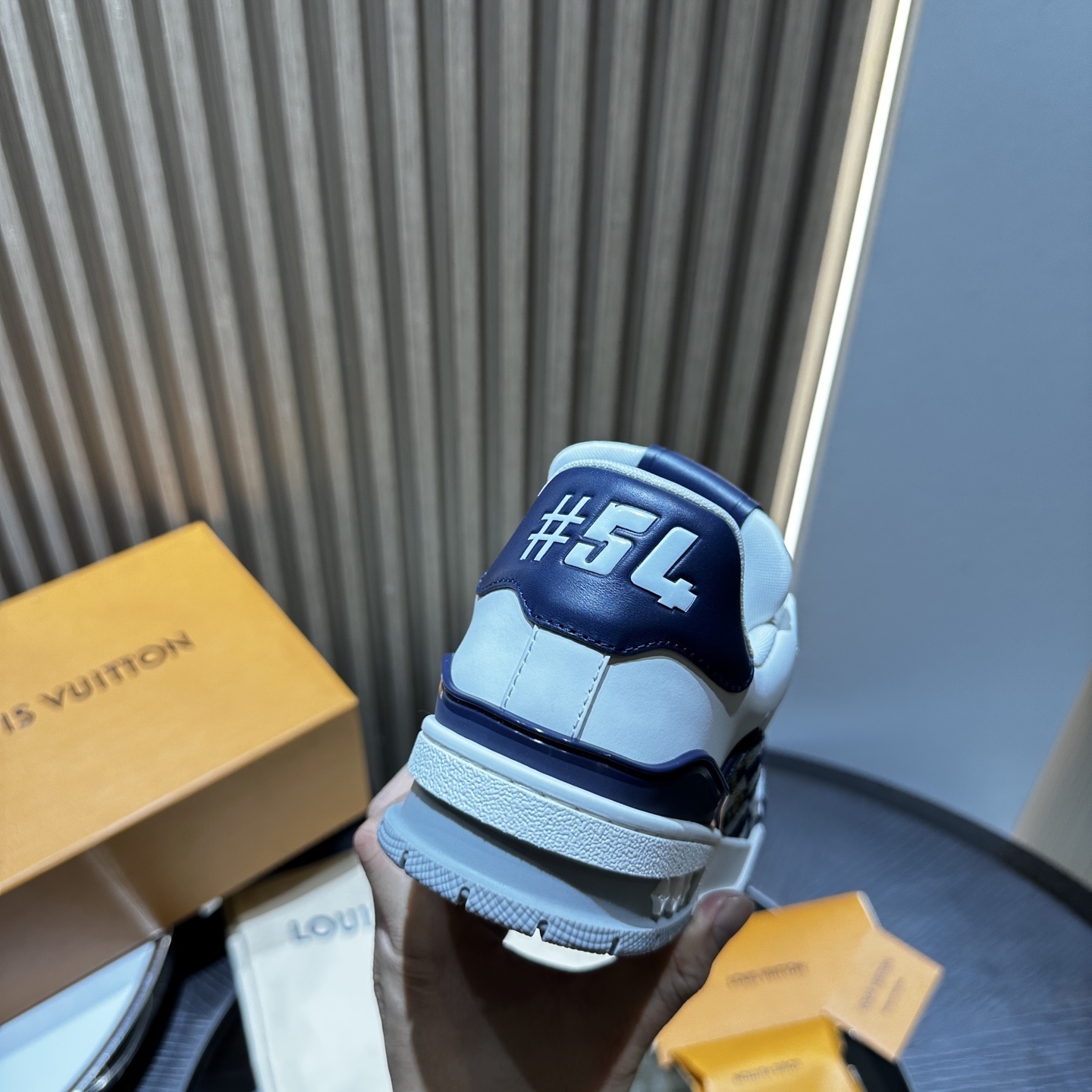 LV Sneaker 04