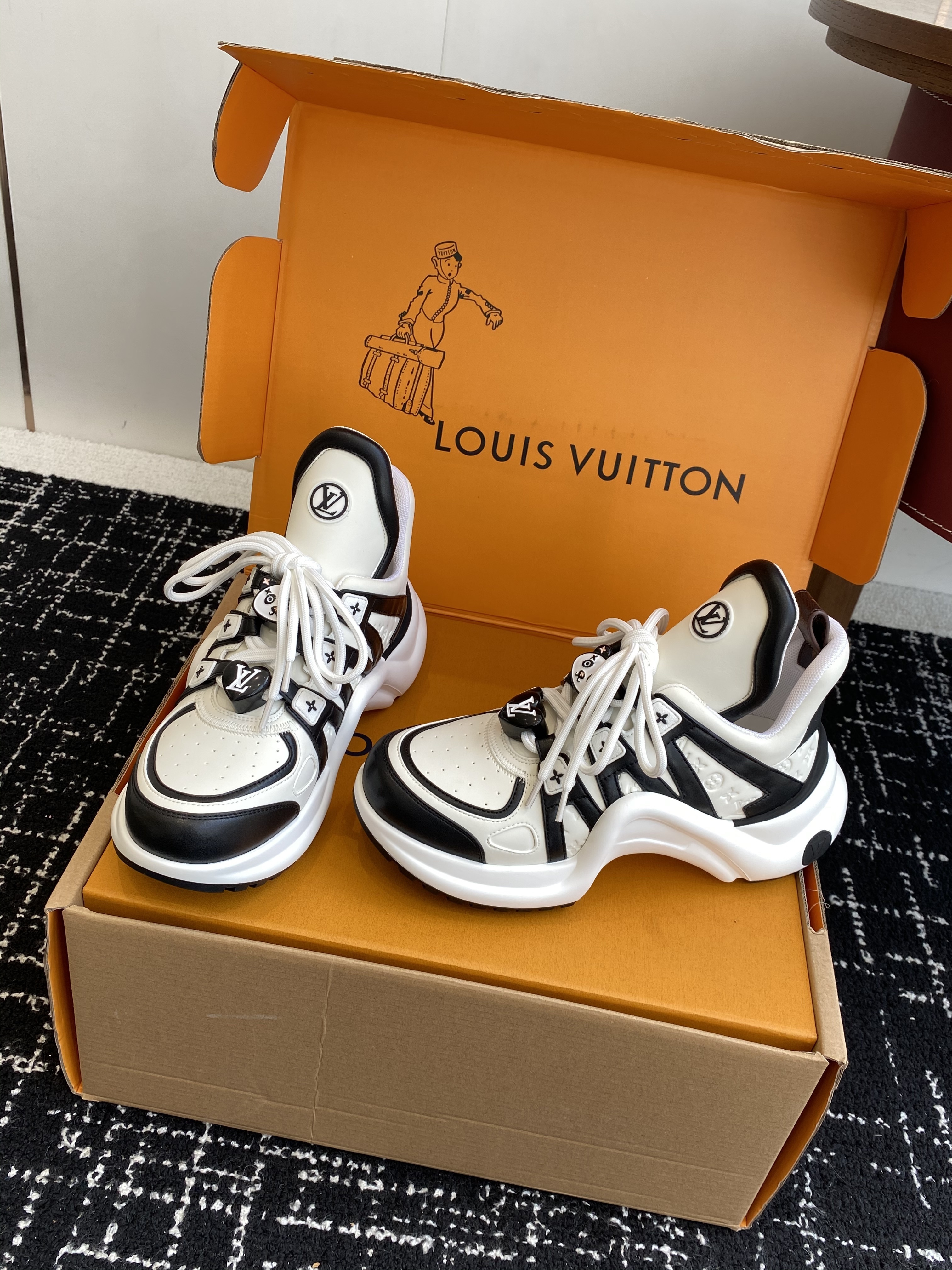 LV Sneaker 06