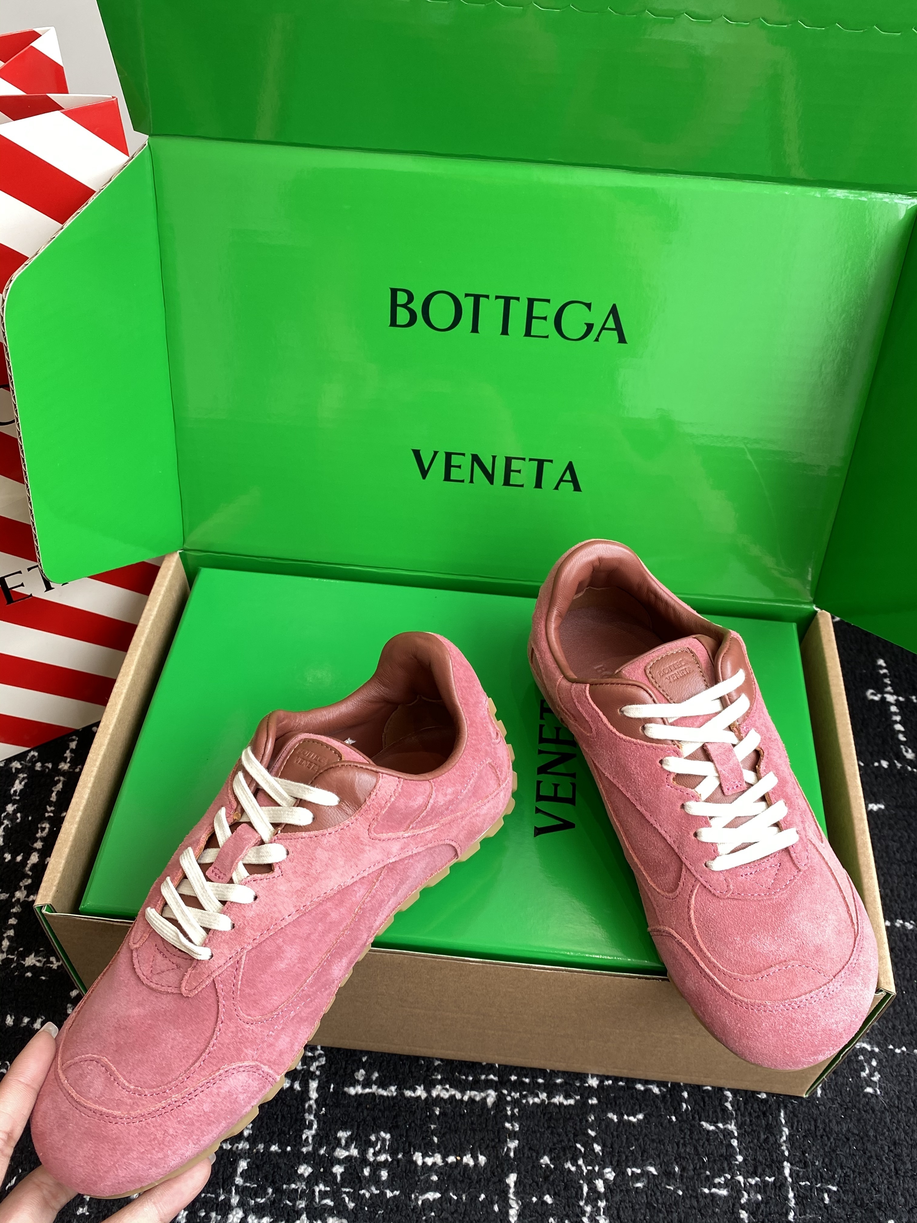b0tt*ga Ven*ta sneaker 03