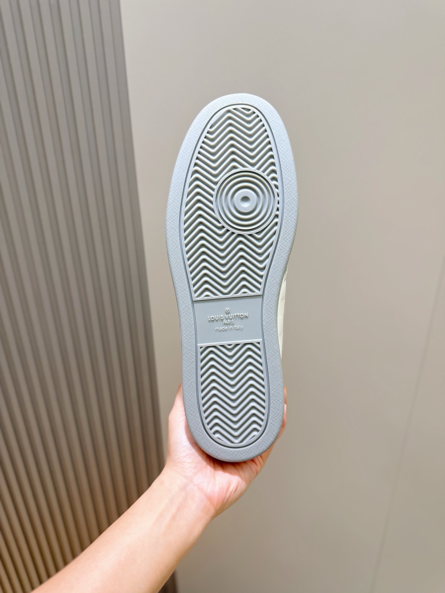 l0vis Vvtt0n high-top sneakers 03