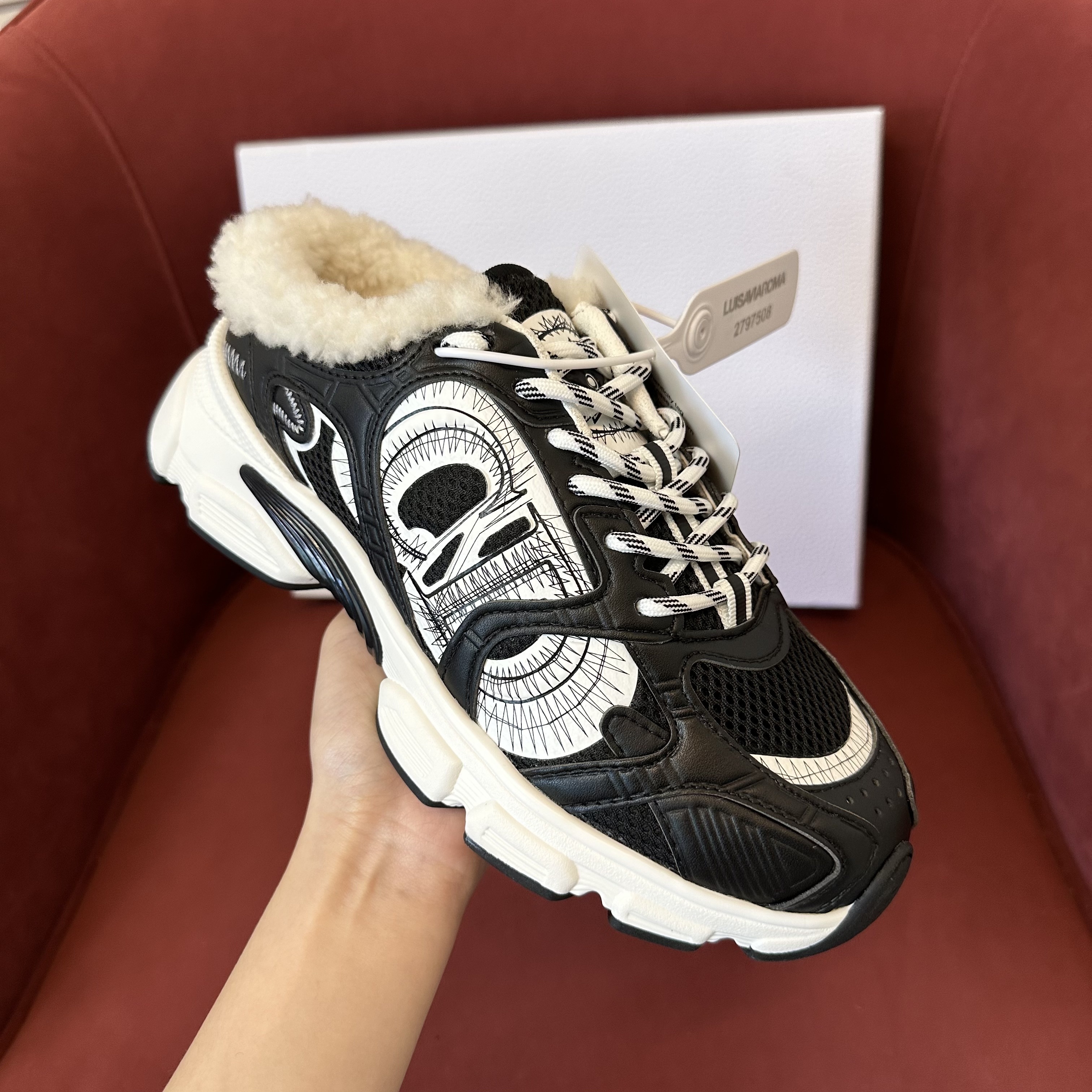 D10r low-top plush sneakers 01