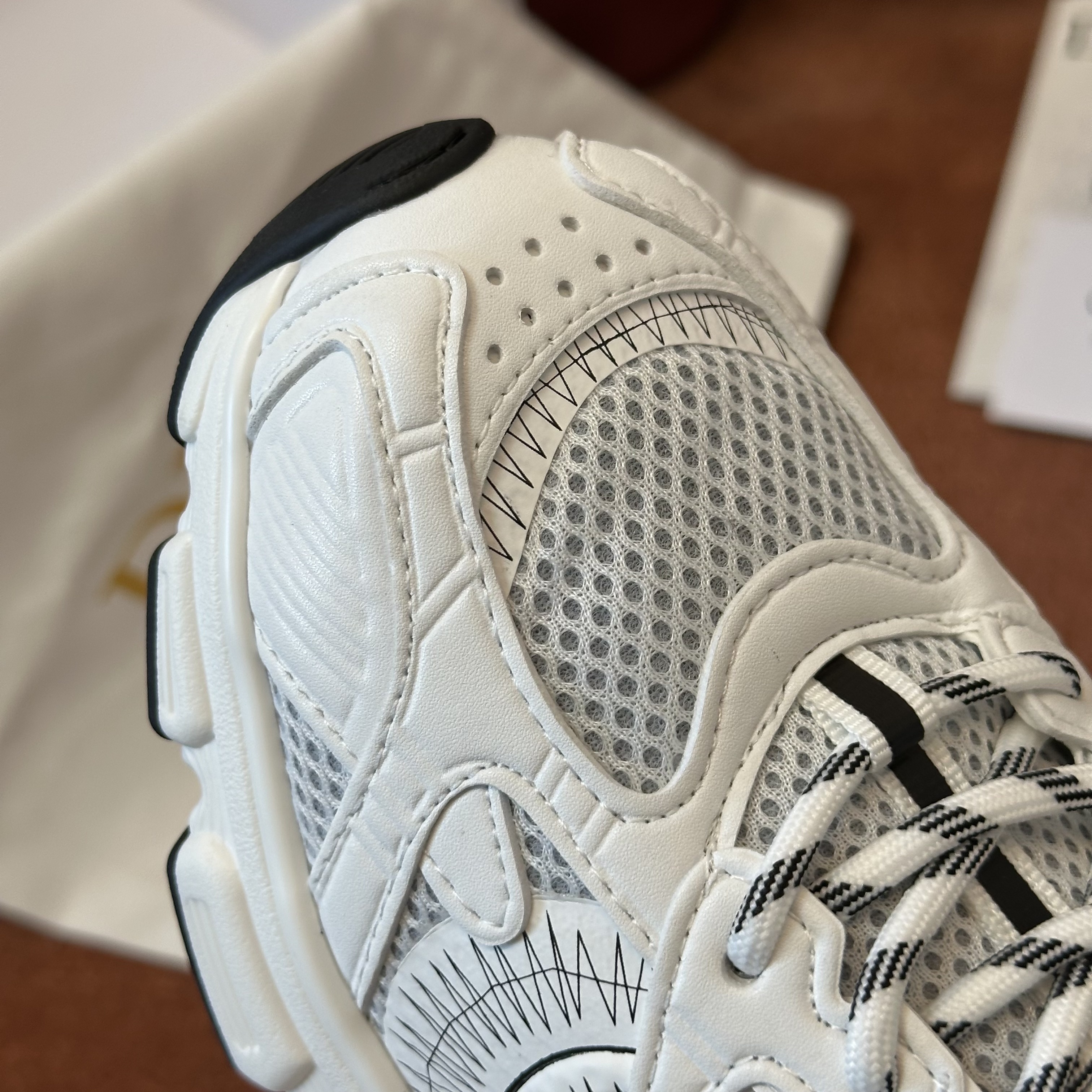 D10r low-top plush sneakers 02