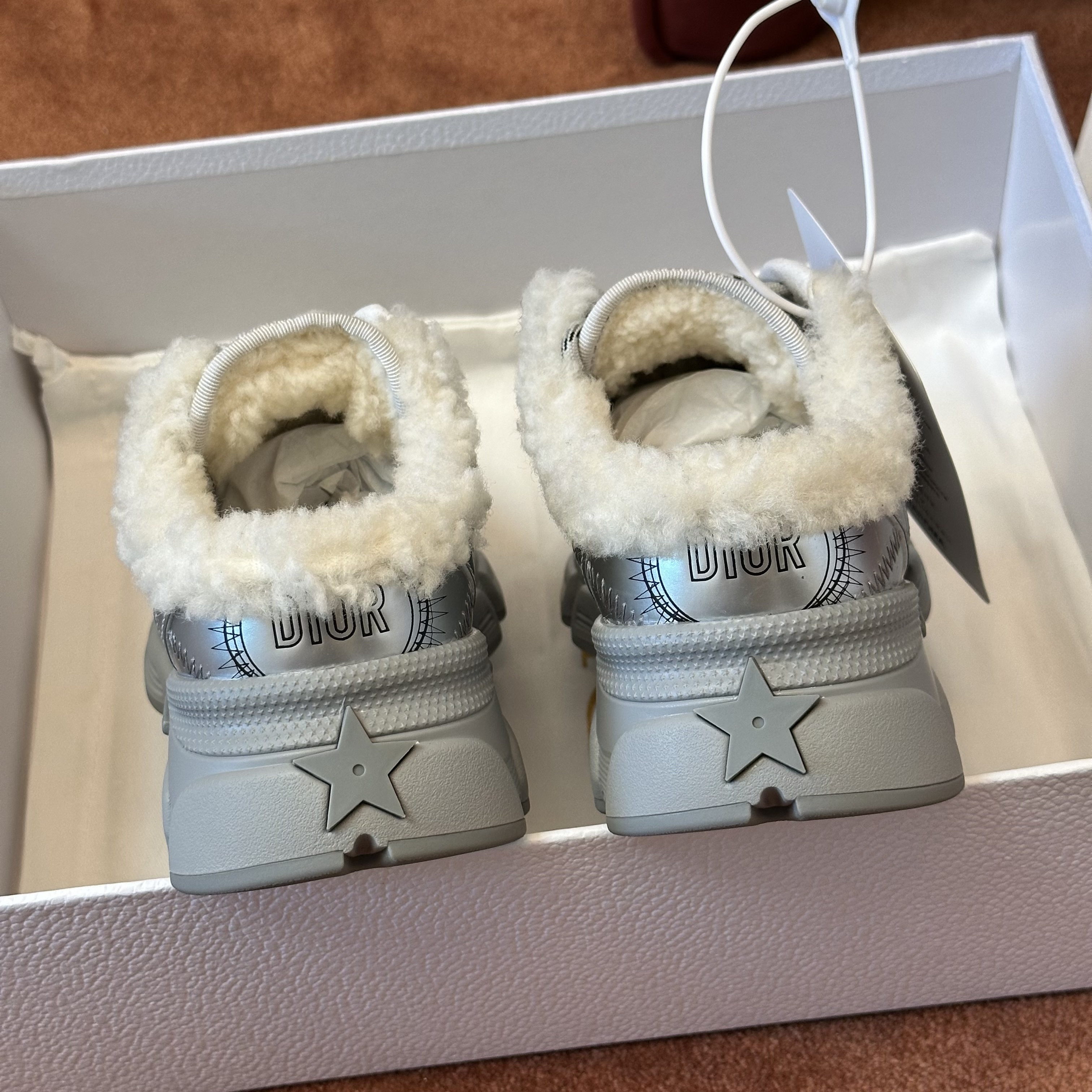 D10r low-top plush sneakers 03