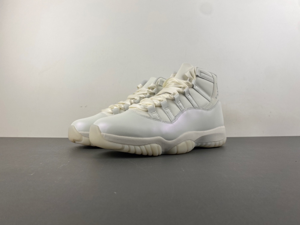 Air Jordan 11 “Pearl”  AR0715-110